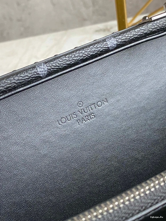 VUITTON CHANELUTCH LOUIS BOX 0121